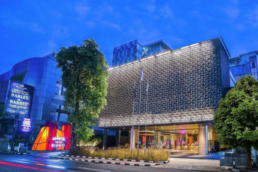 Artotel Suites Bianti Yogyakarta Exterior photo