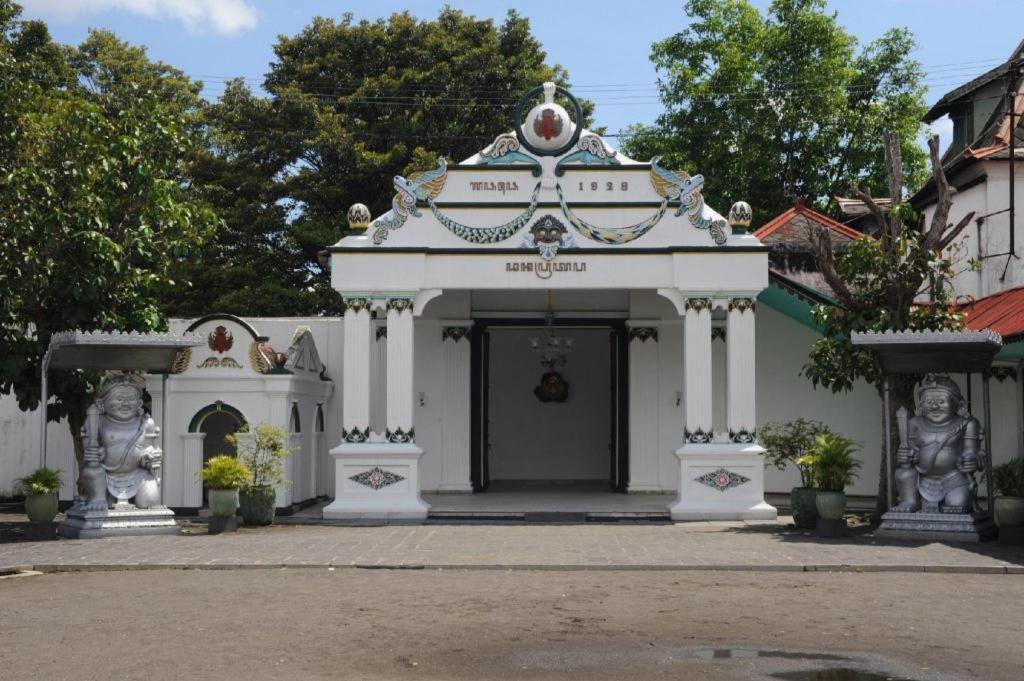 Artotel Suites Bianti Yogyakarta Exterior photo